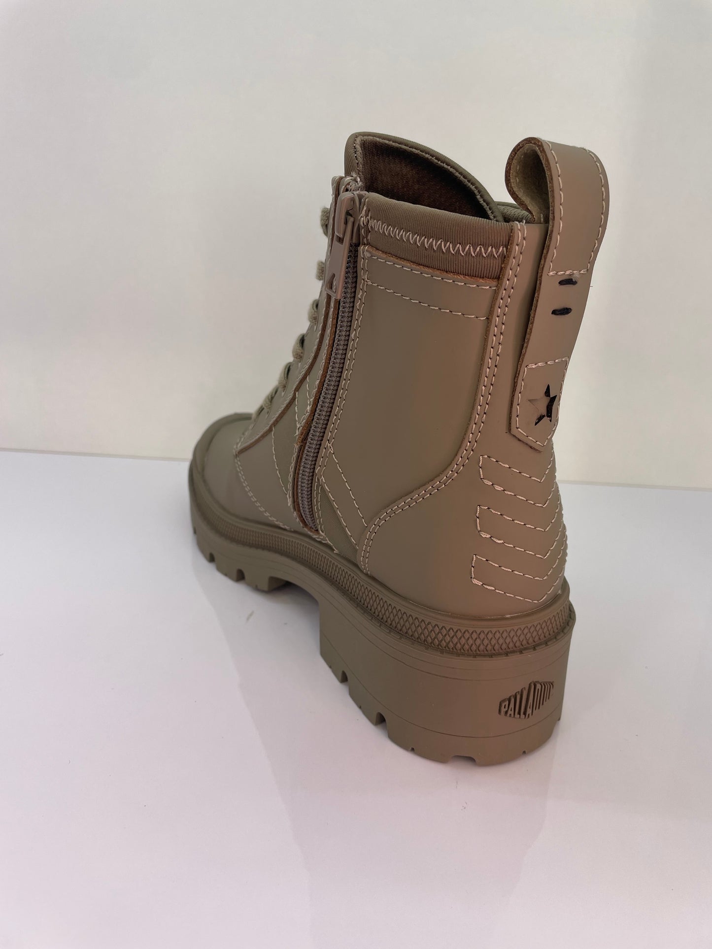 Bota Palladium
