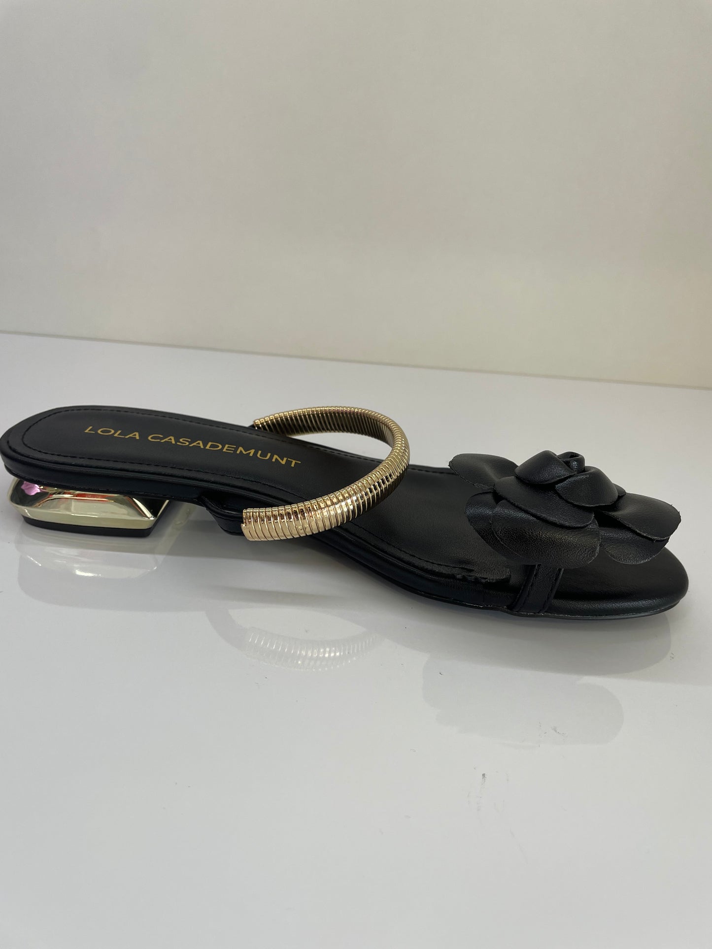 Chinelo Lola Casademunt