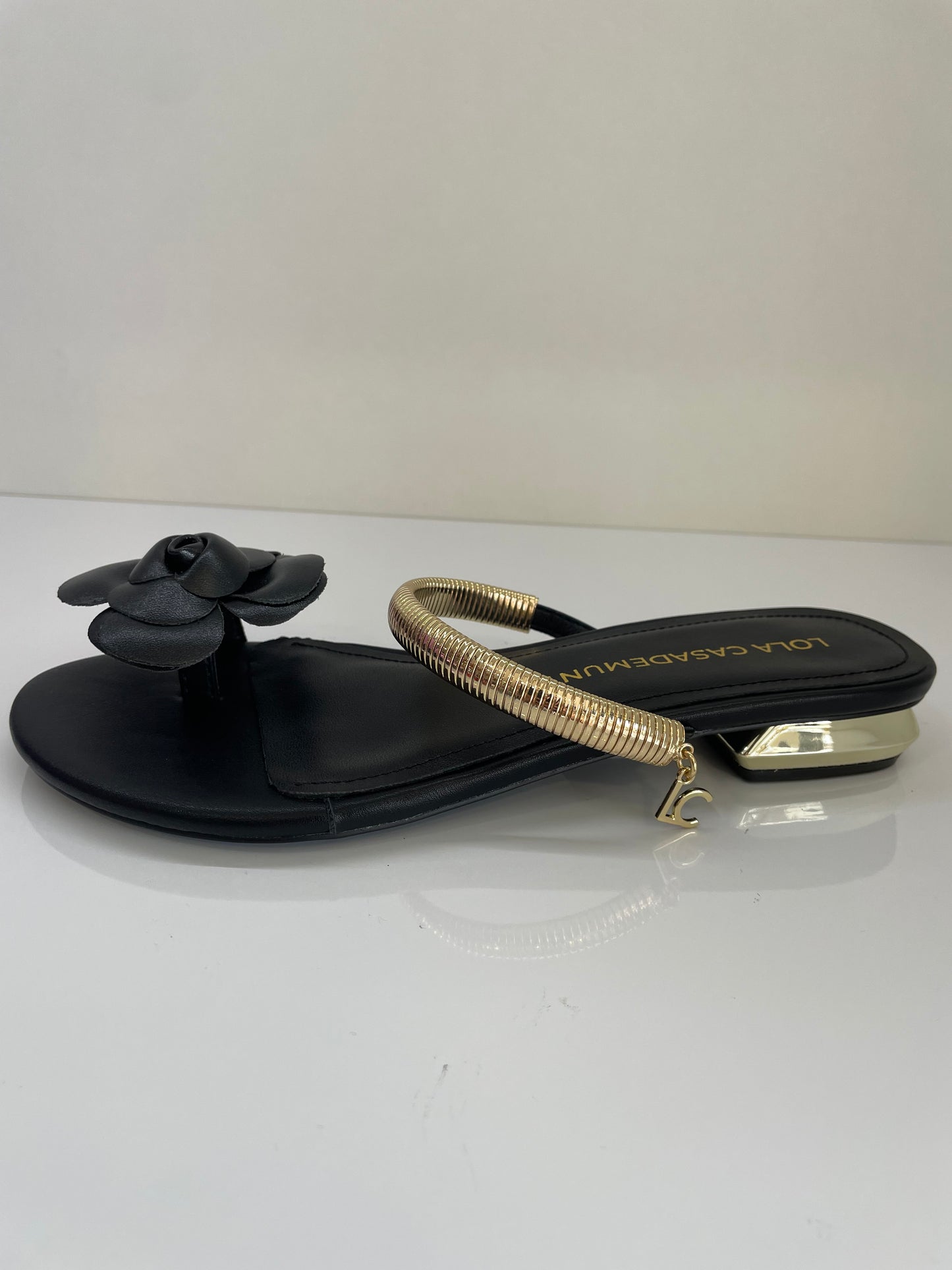 Chinelo Lola Casademunt