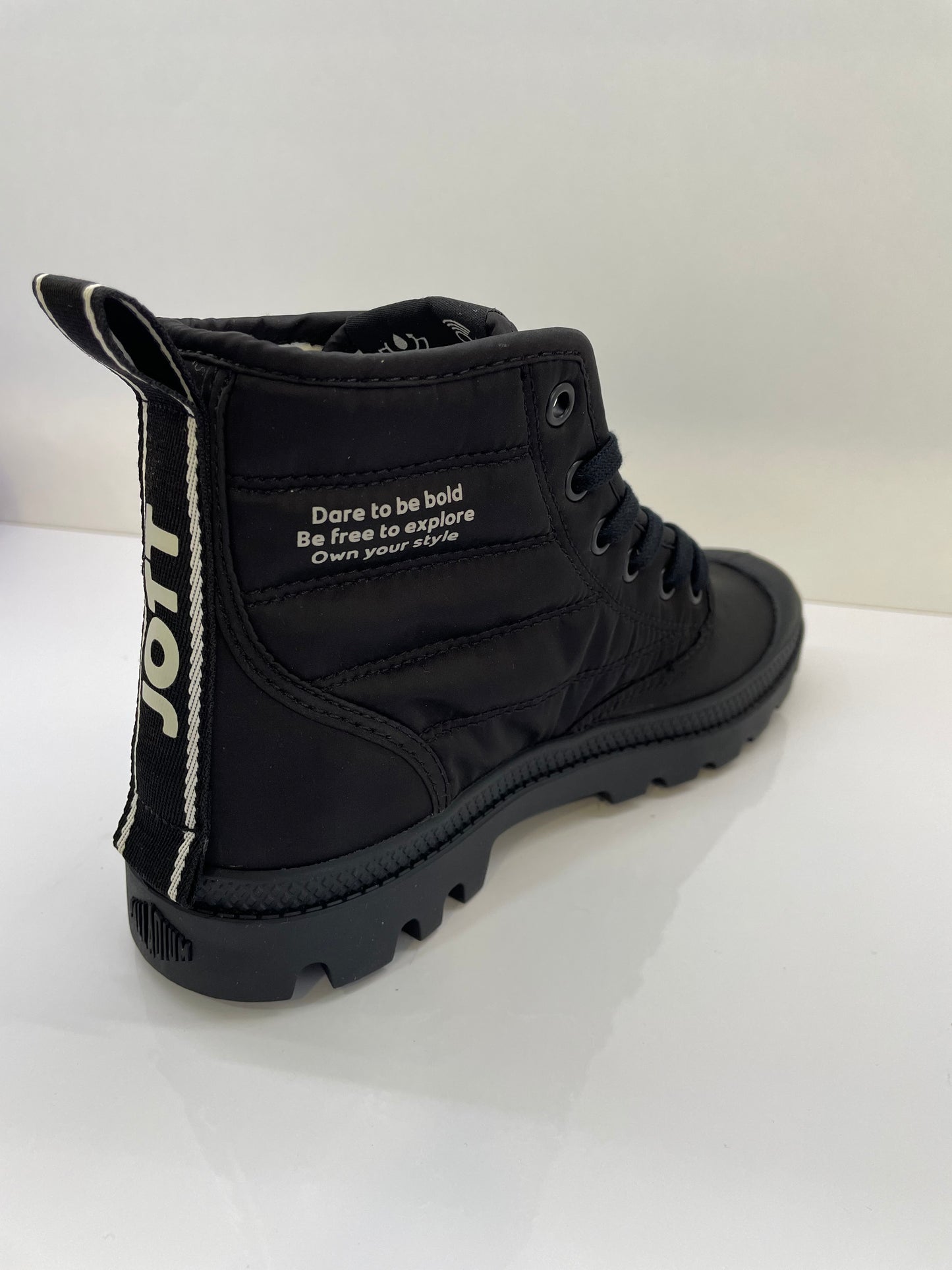 Bota Palladium