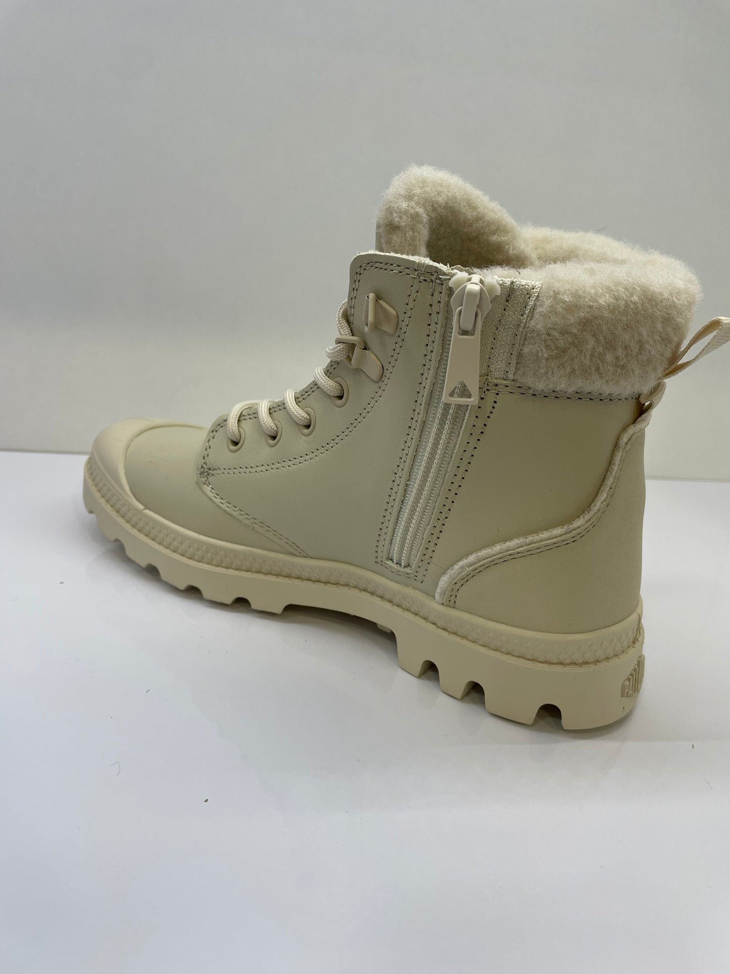 Bota Palladium
