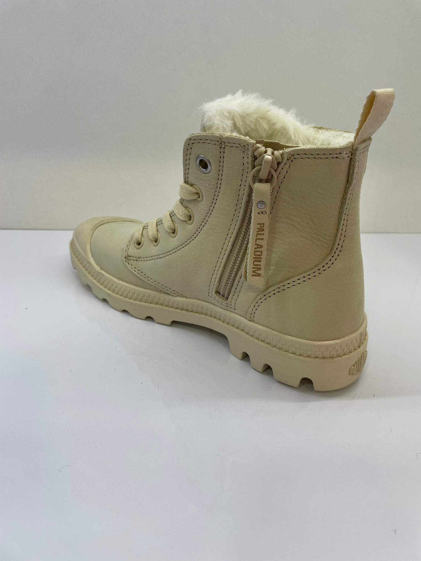 Bota Palladium
