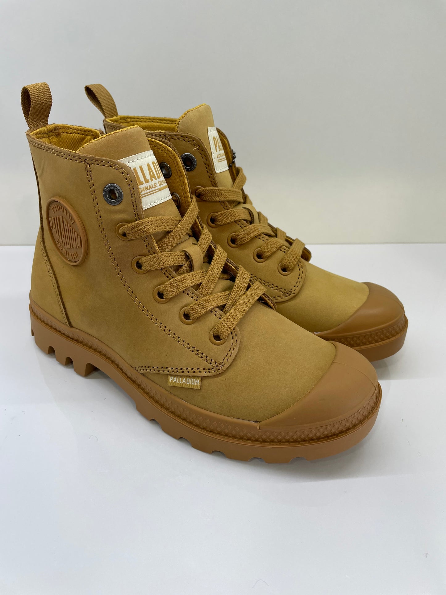Bota Palladium