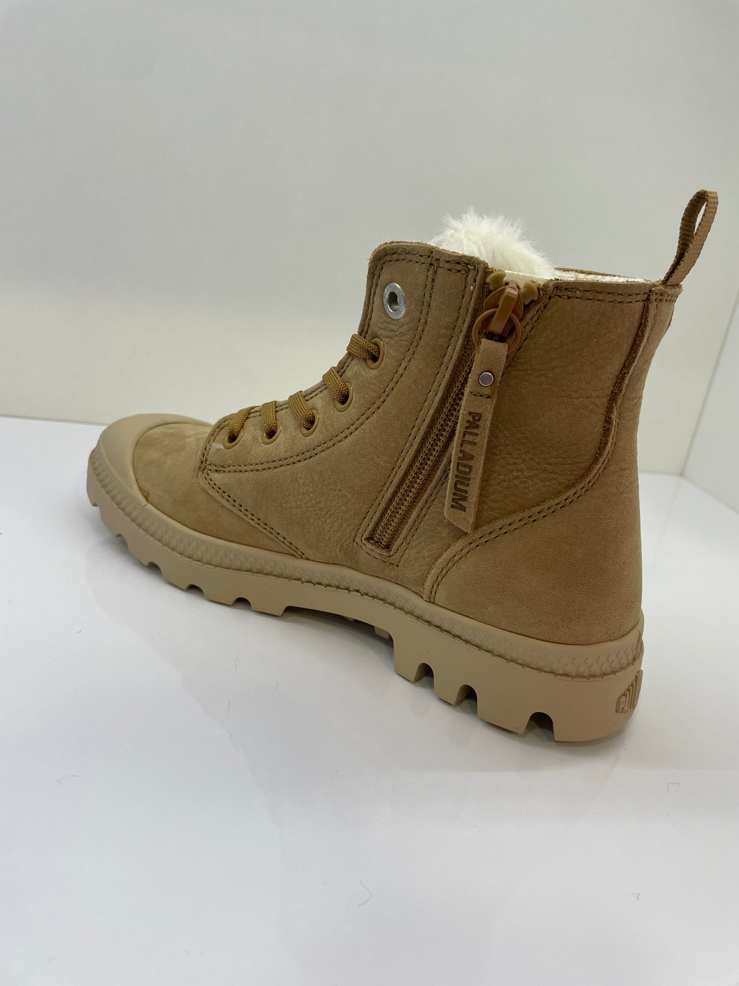 Bota Palladium