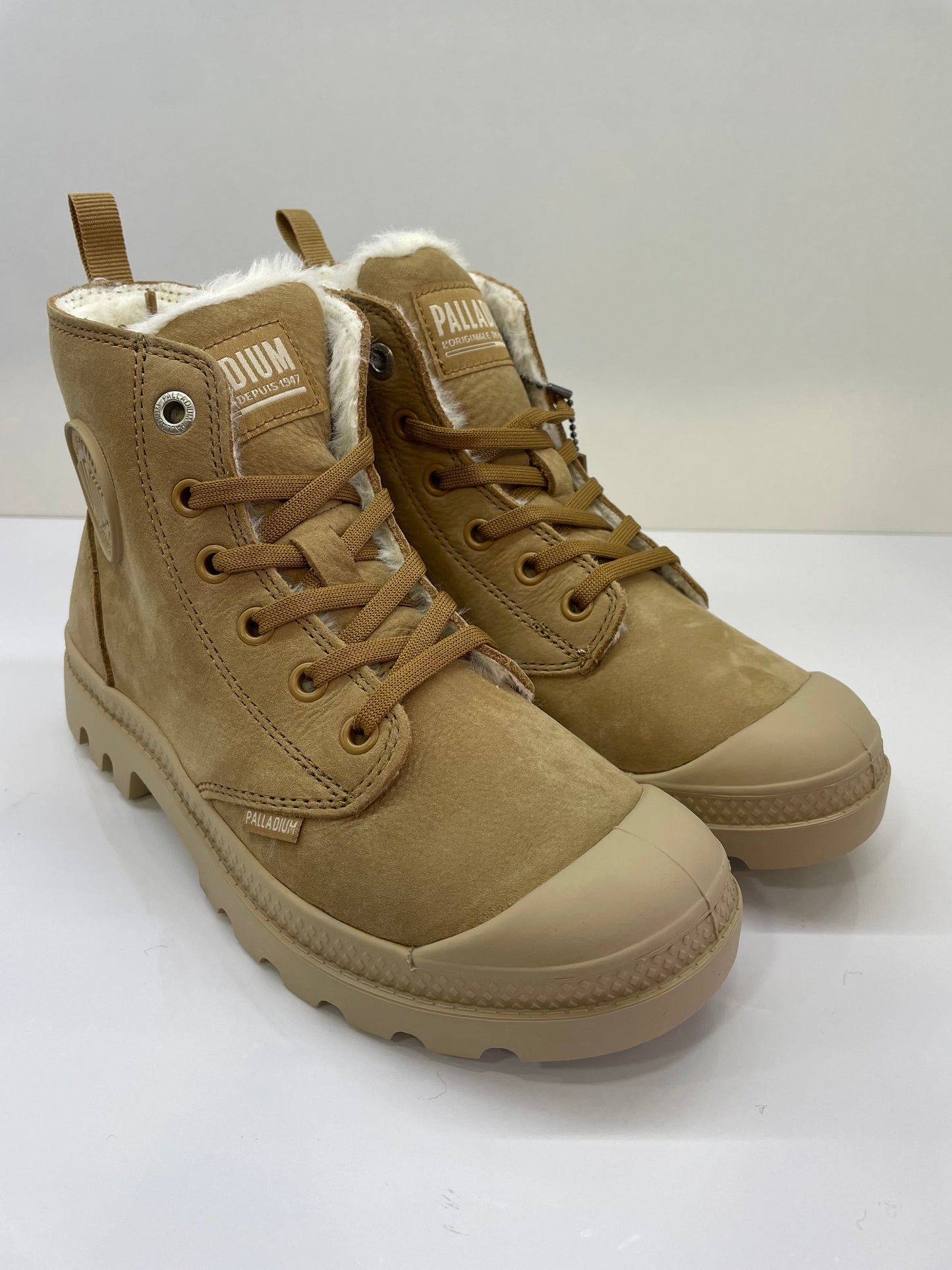 Bota Palladium
