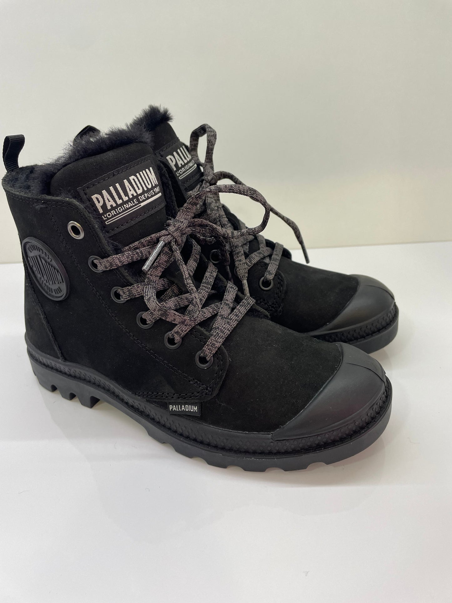 Bota Palladium