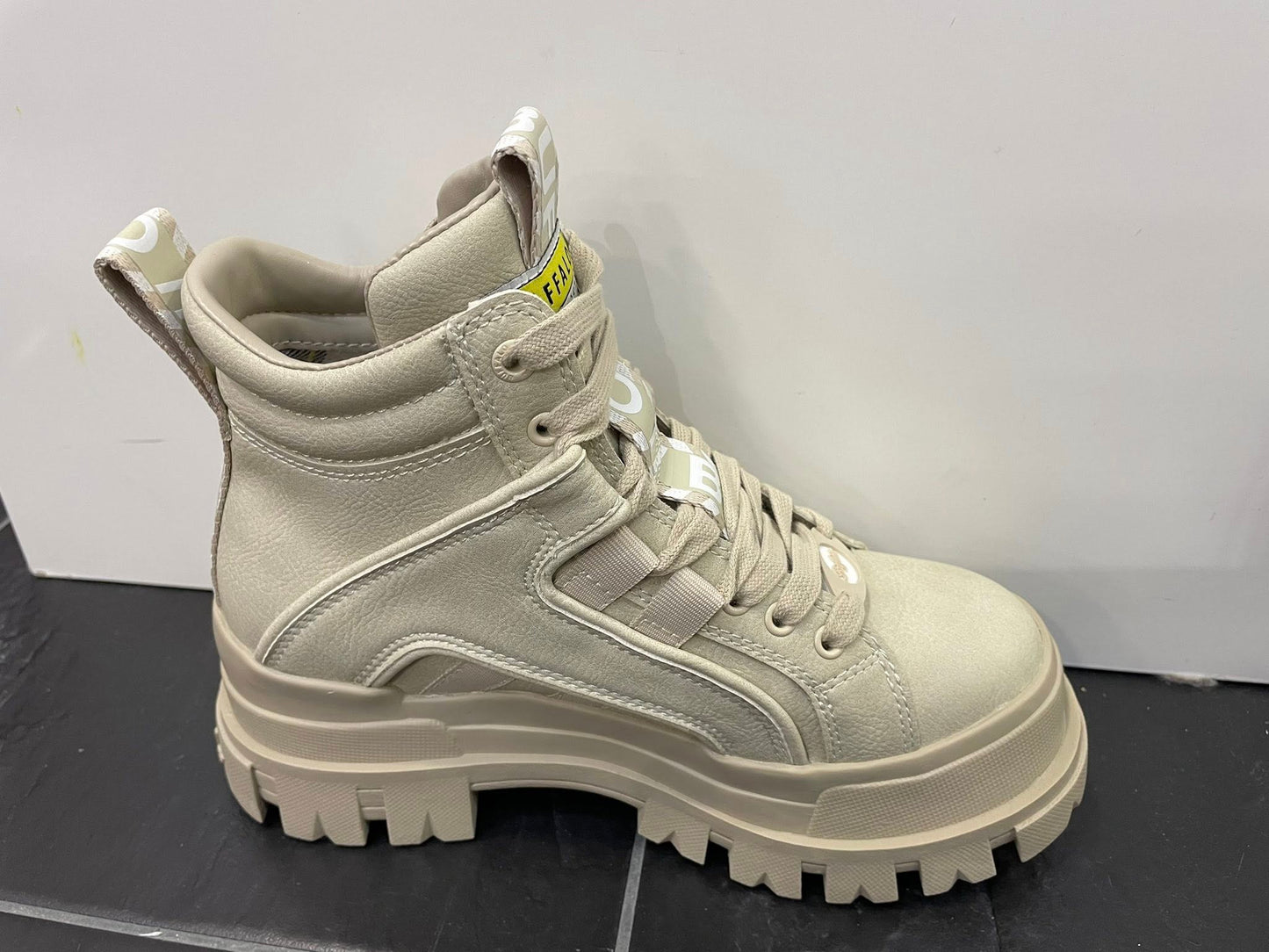 Bota Buffalo