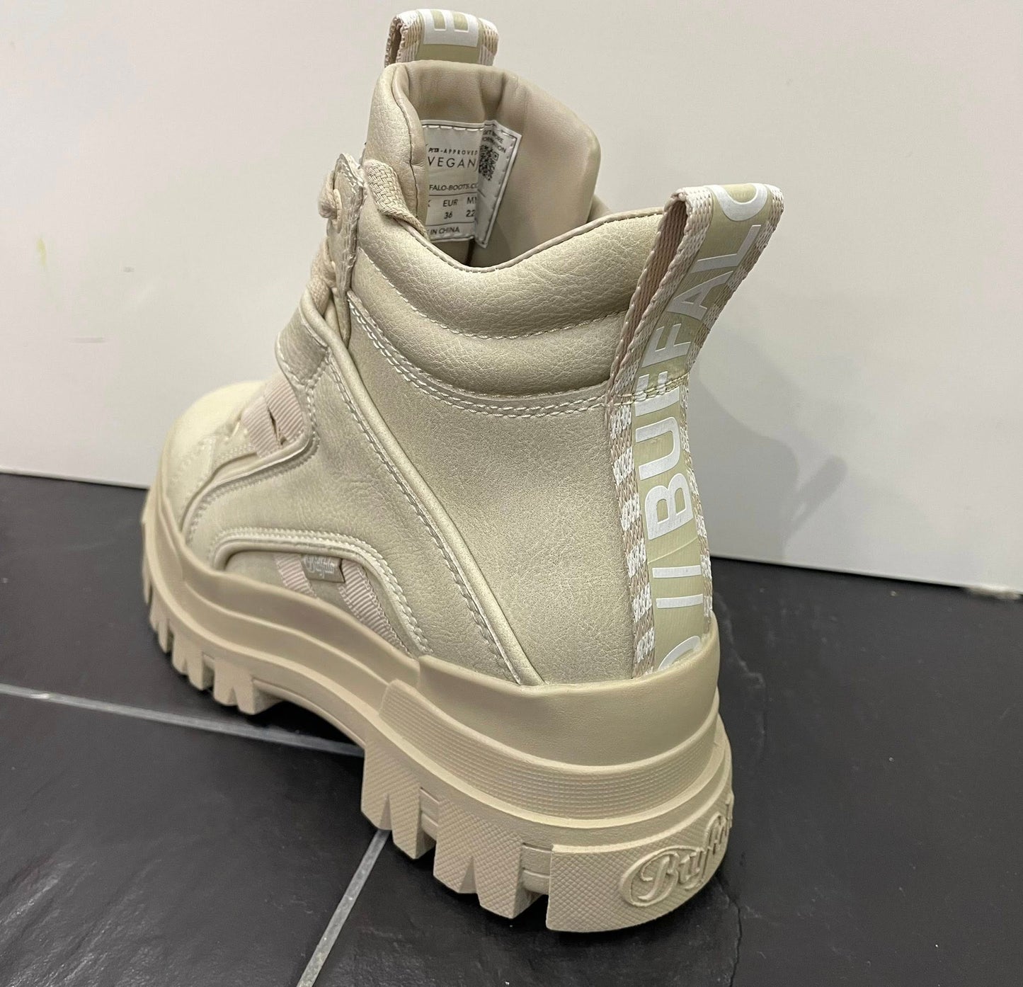 Bota Buffalo