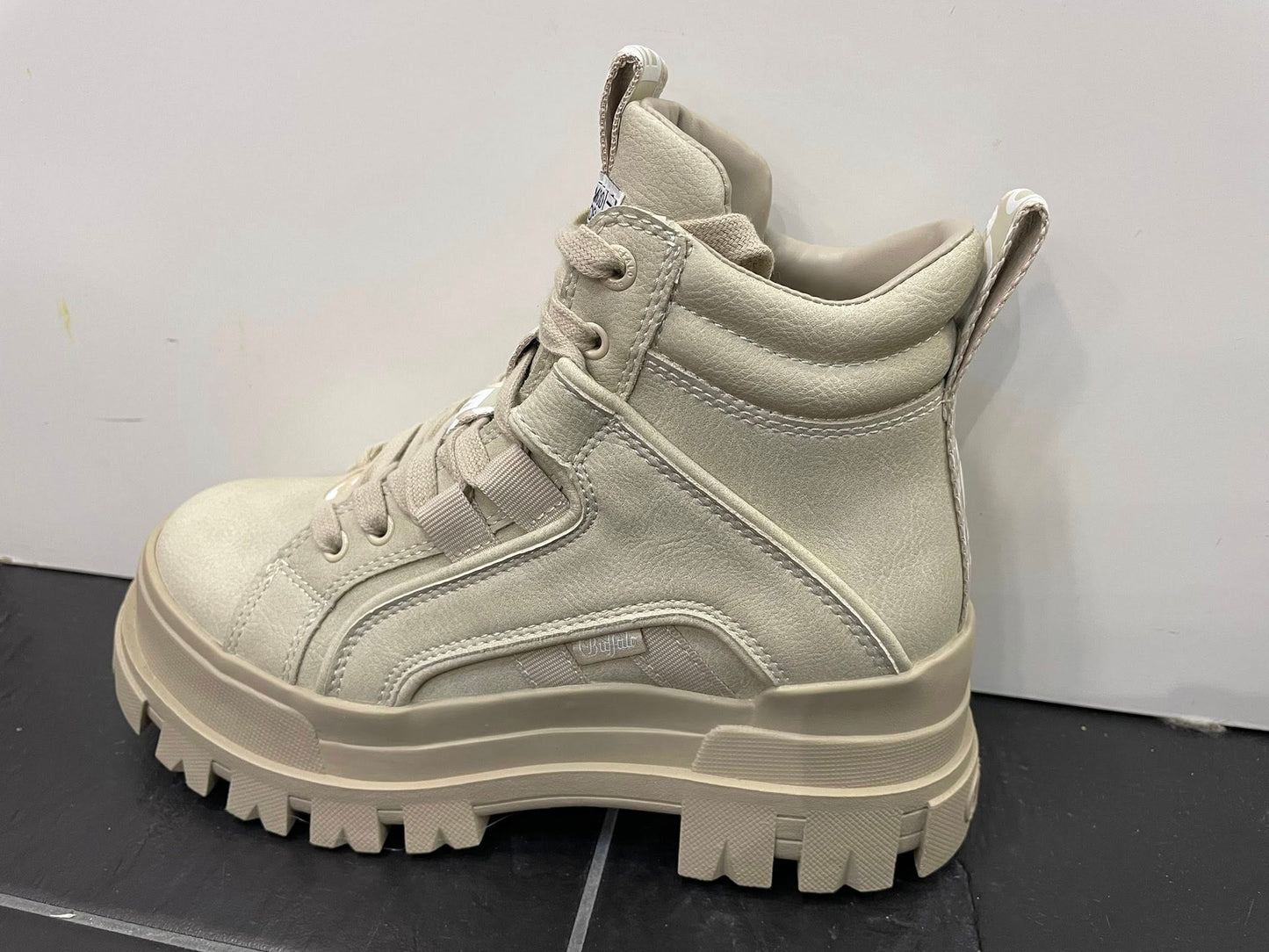 Bota Buffalo
