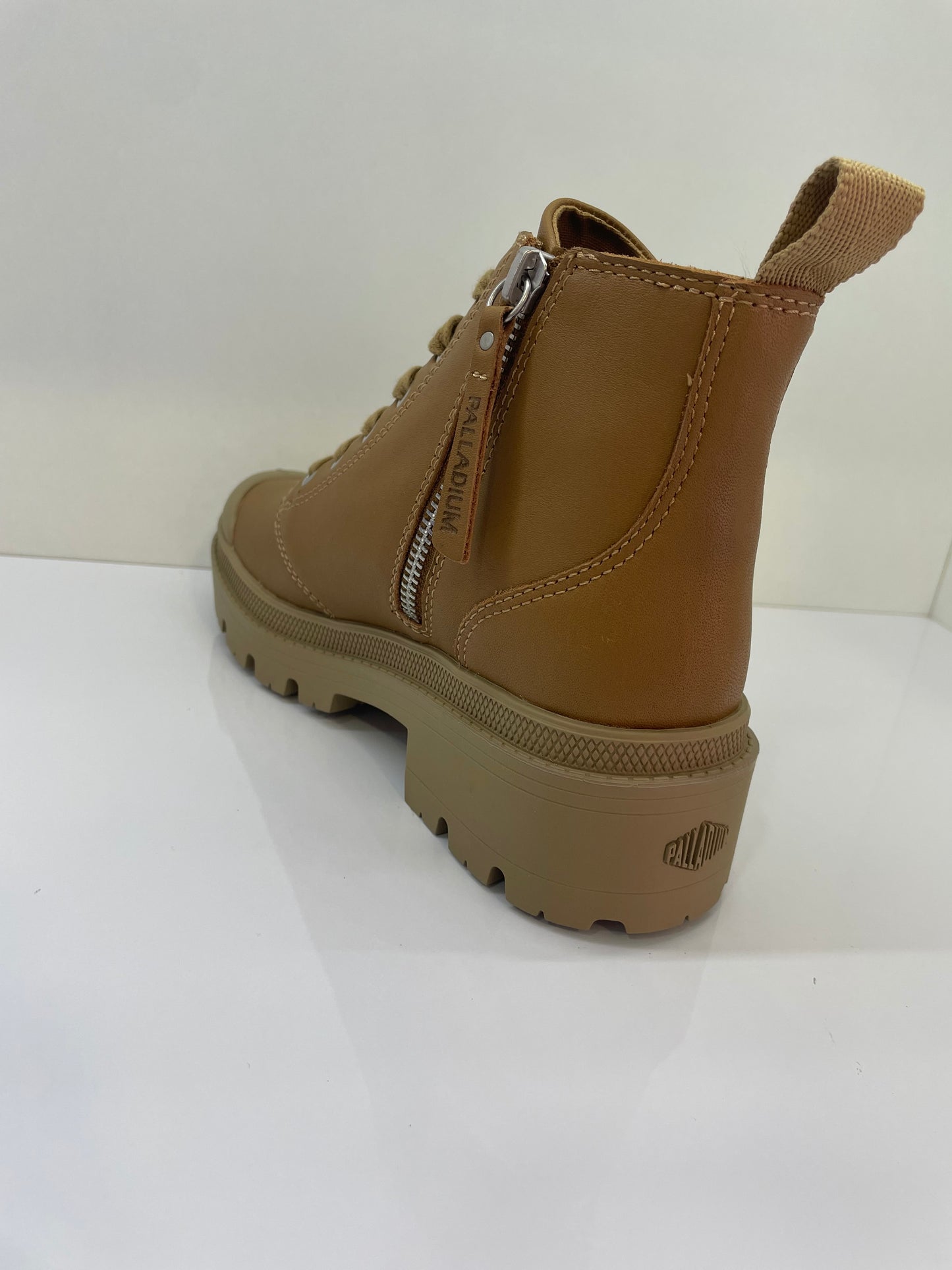 Bota Palladium
