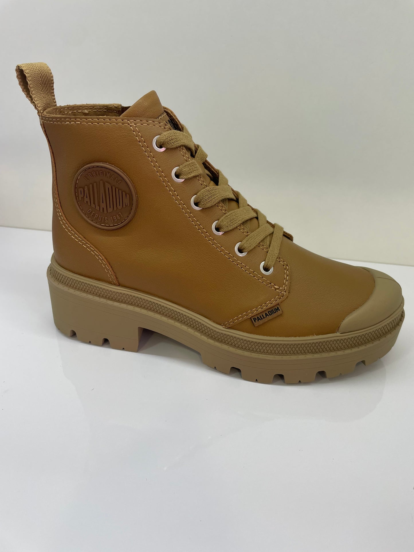 Bota Palladium