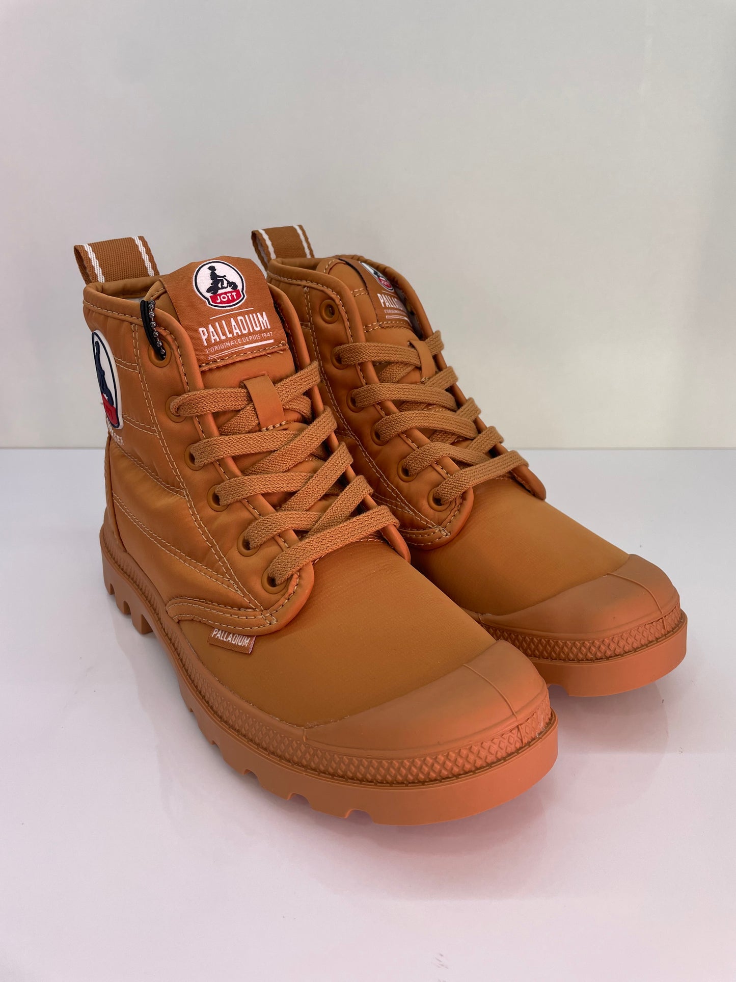 Bota Palladium
